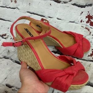 Sun-washed Dark Coral Wedges - size 8 - Soda